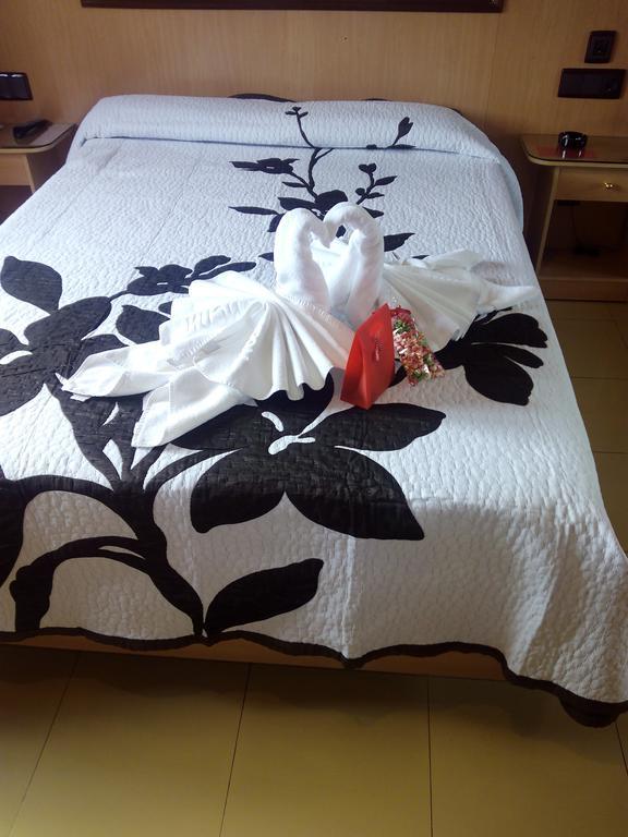 Motel Cancun Leon Ardón Extérieur photo