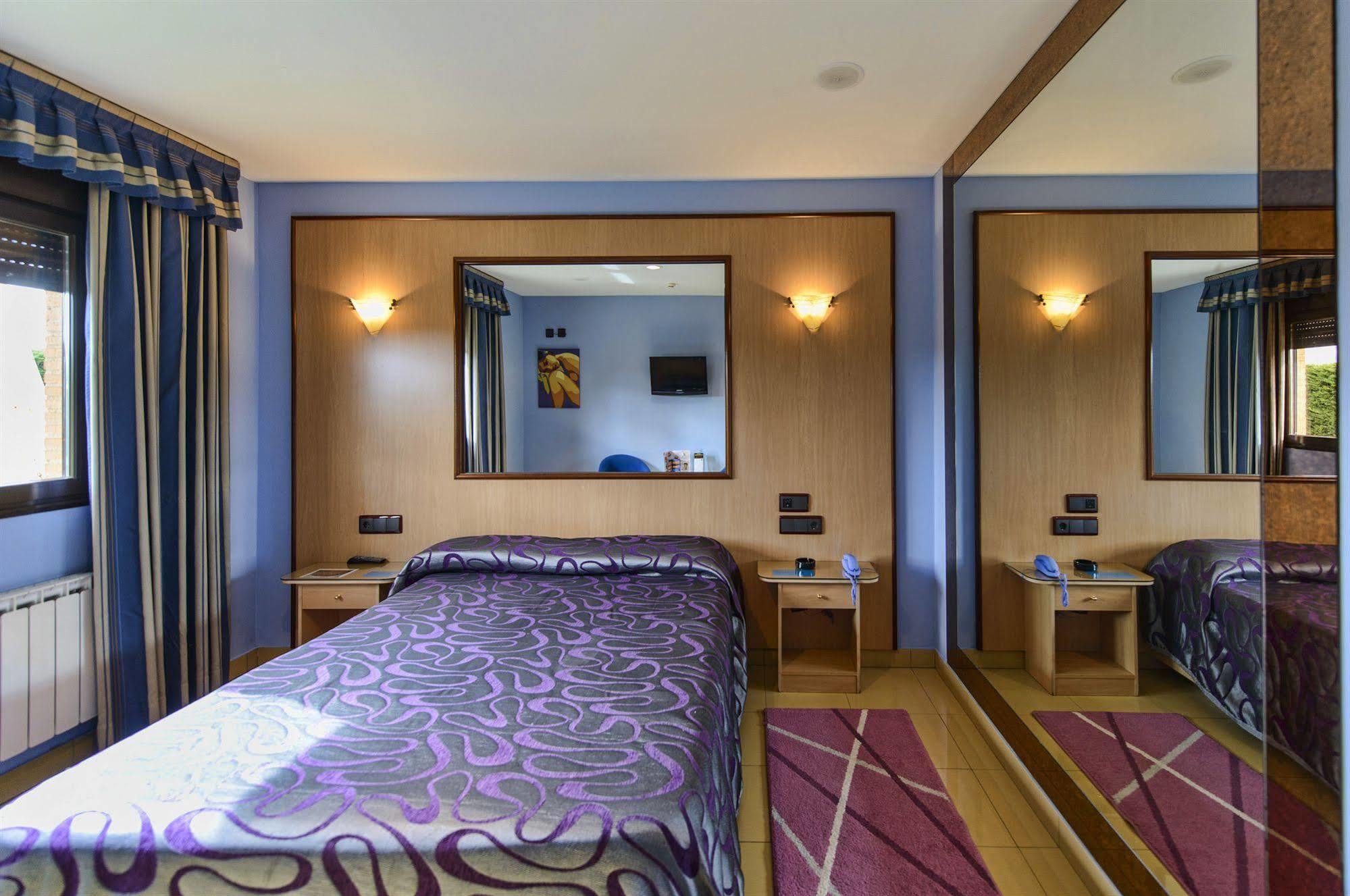 Motel Cancun Leon Ardón Extérieur photo