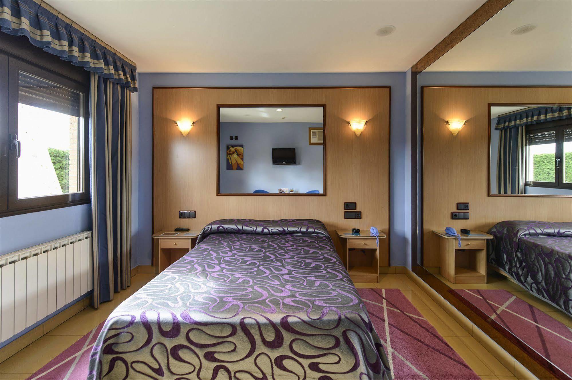 Motel Cancun Leon Ardón Extérieur photo