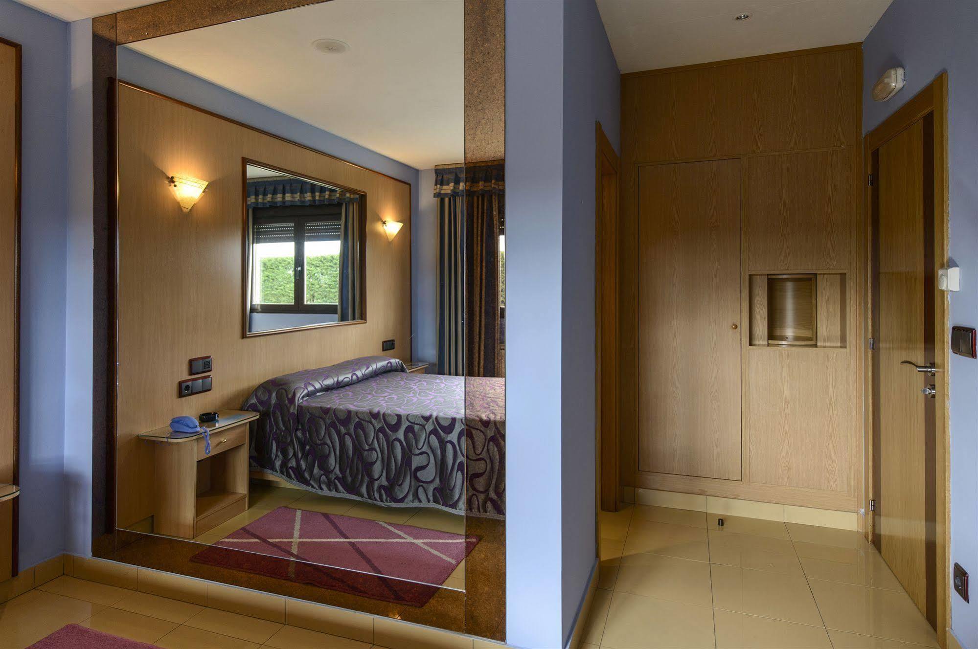 Motel Cancun Leon Ardón Extérieur photo