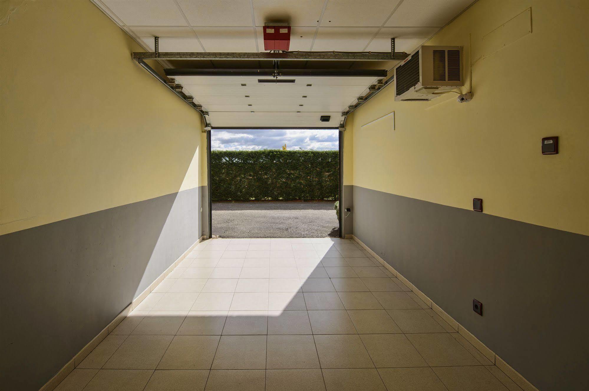 Motel Cancun Leon Ardón Extérieur photo
