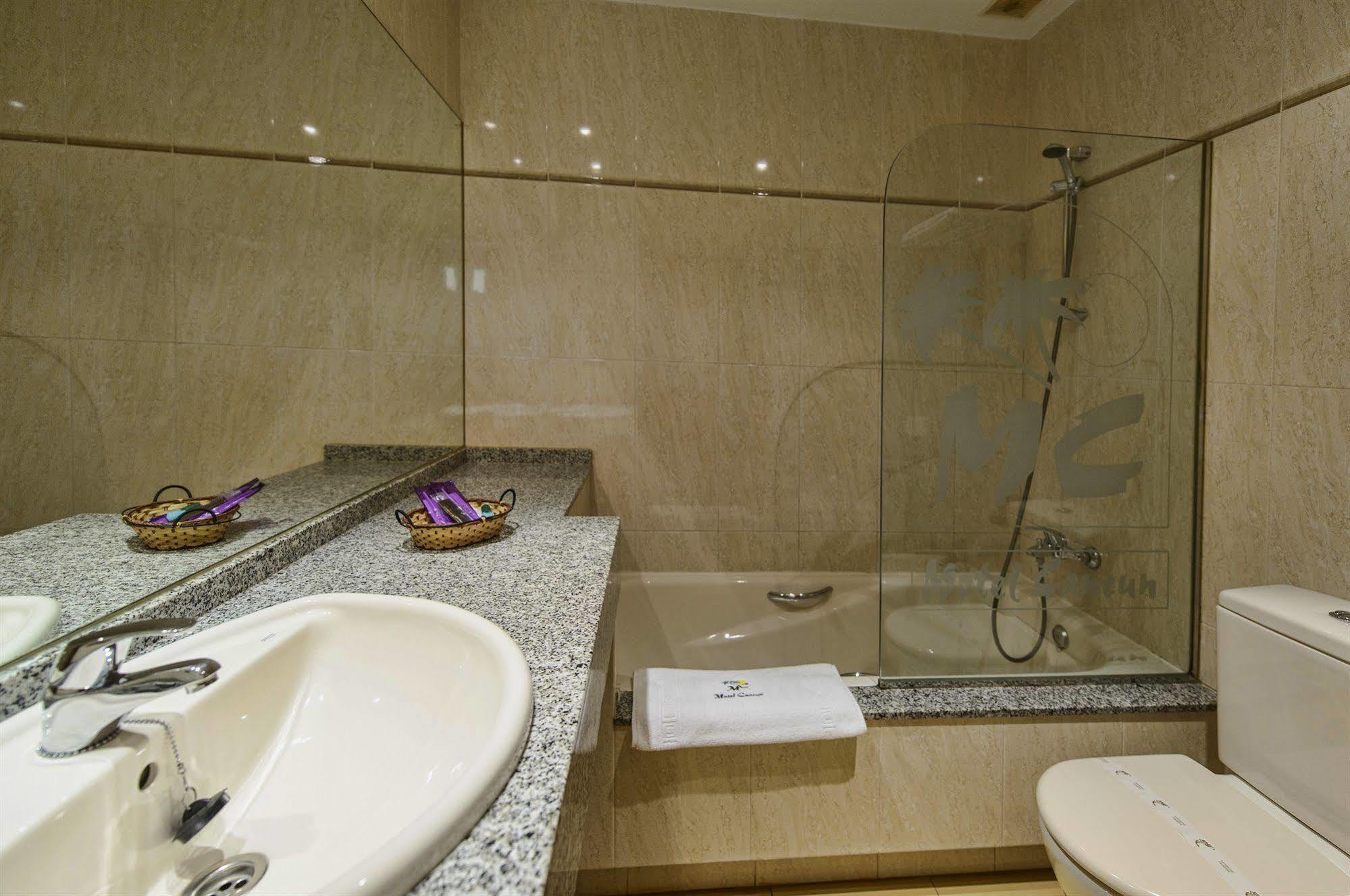 Motel Cancun Leon Ardón Extérieur photo
